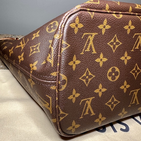 Louis Vuitton Neverfull MM Monogram/Cherry - Picture 3 of 9